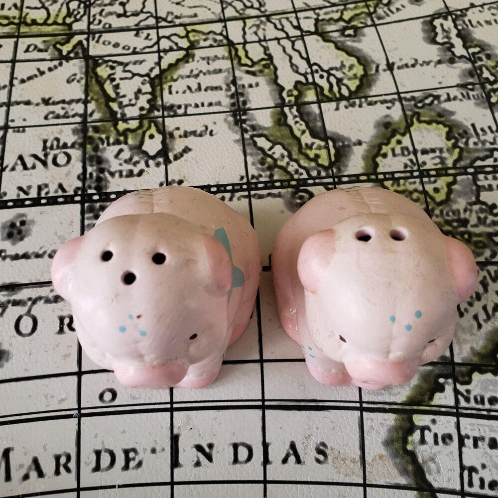 Vintage Ceramic Pig Salt & Pepper Shaker Set Pink With Blue Scarves 3 Inches - Picture 4 of 6